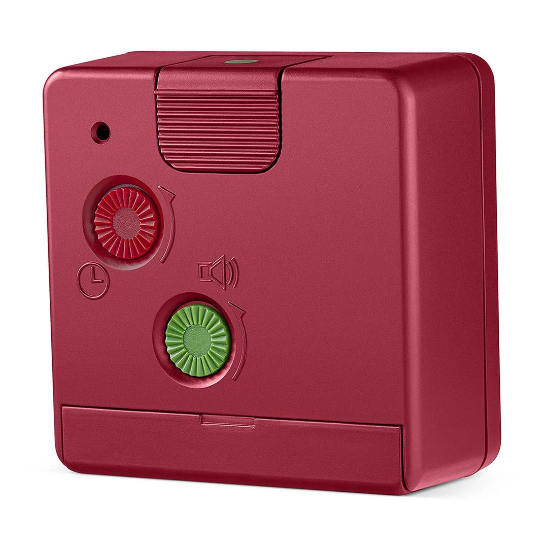 BC02 Braun classic travel analogue alarm clock - red - Image 4