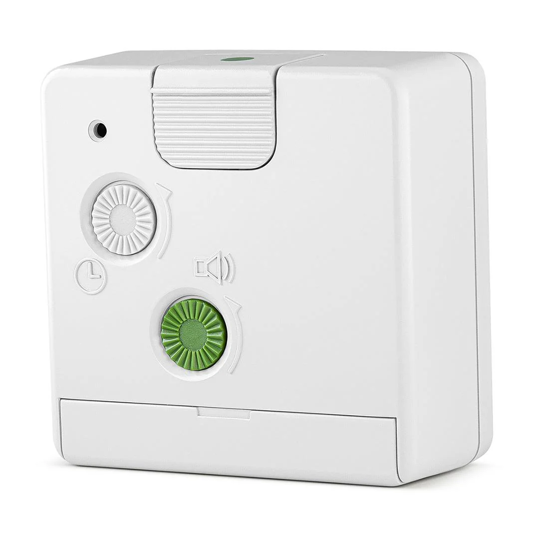 BC02X Braun classic analogue travel alarm clock - white - Image 6